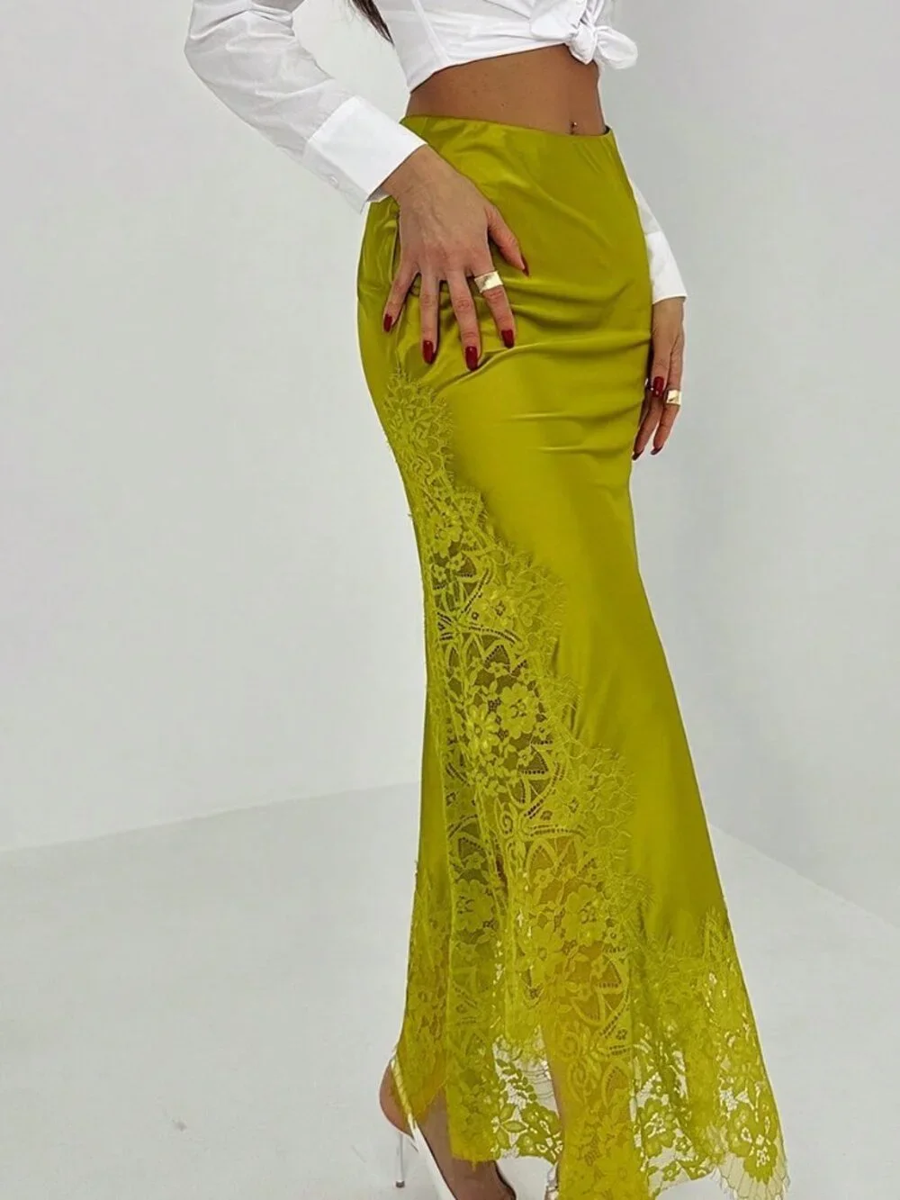 Green Chic Women's Midi Skirt with Lace Trim Side Slit - Picture 5 of 9